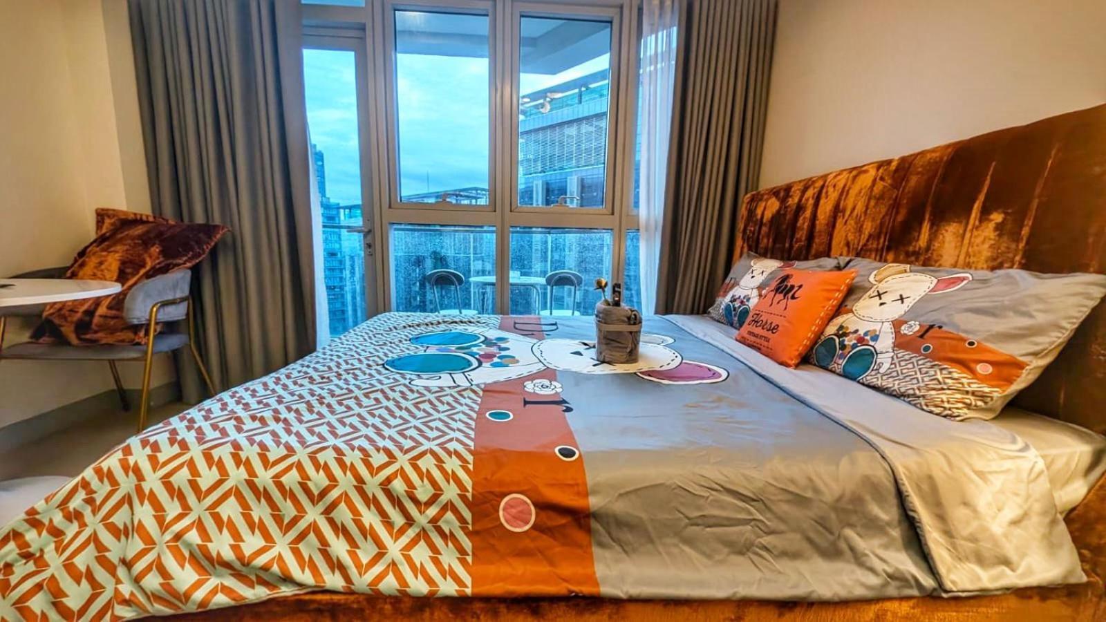 Eg Private House -Bgc Uptown Aparthotel Taguig Bagian luar foto